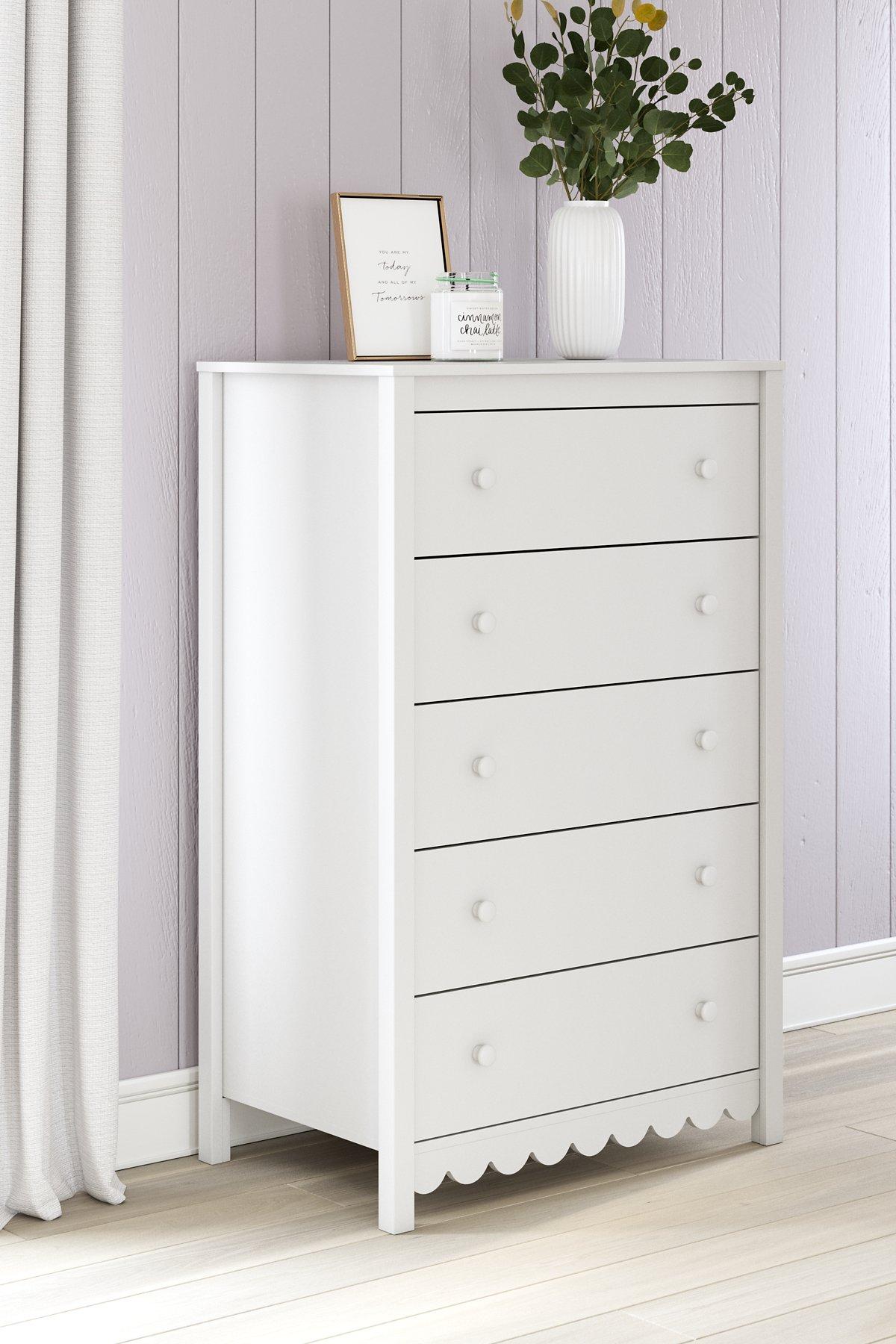 Hallityn Chest of Drawers - Furniture & Design Outlet (Kalamazoo,MI)