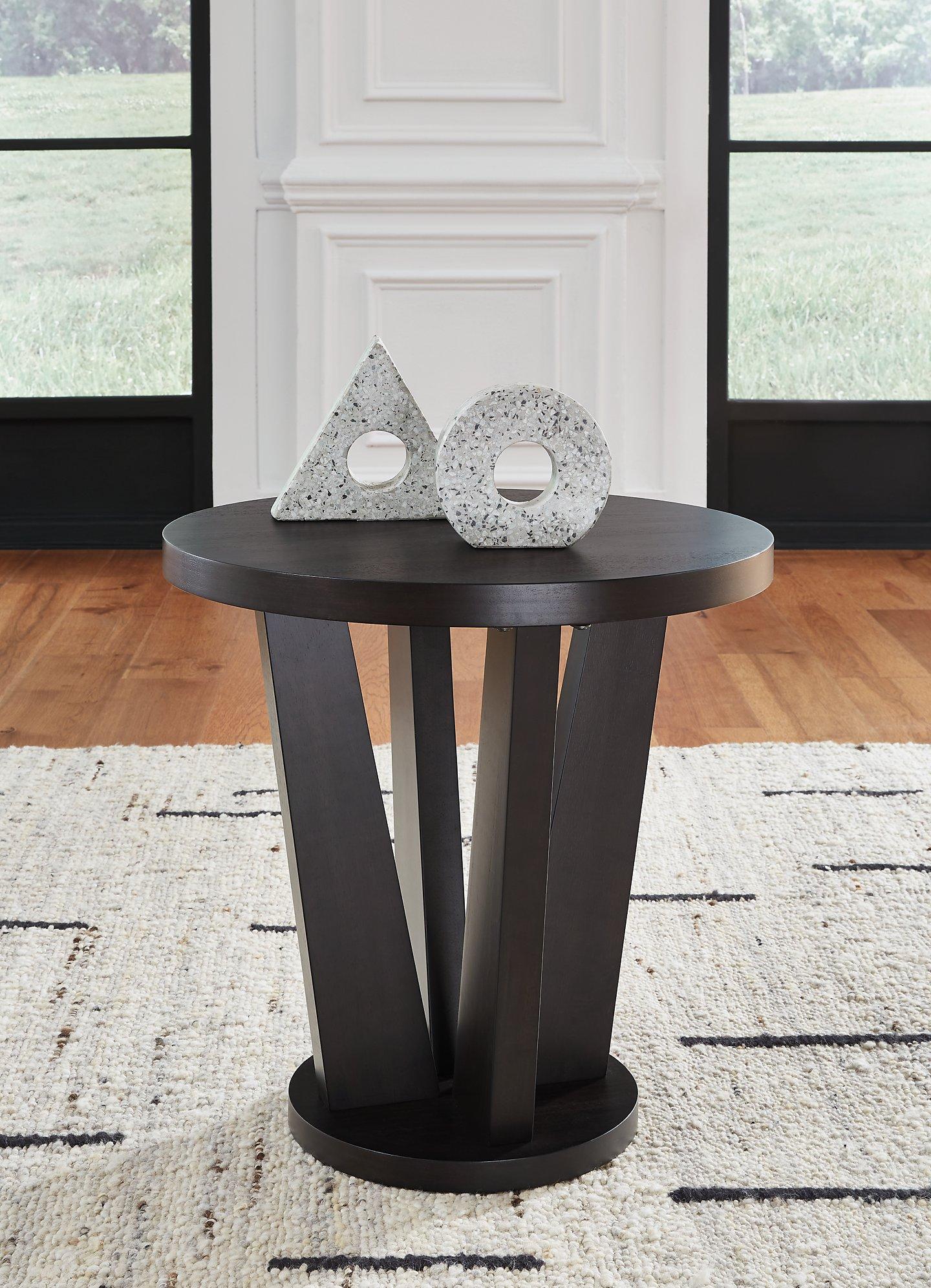 Chasinfield End Table - Furniture & Design Outlet (Kalamazoo,MI)