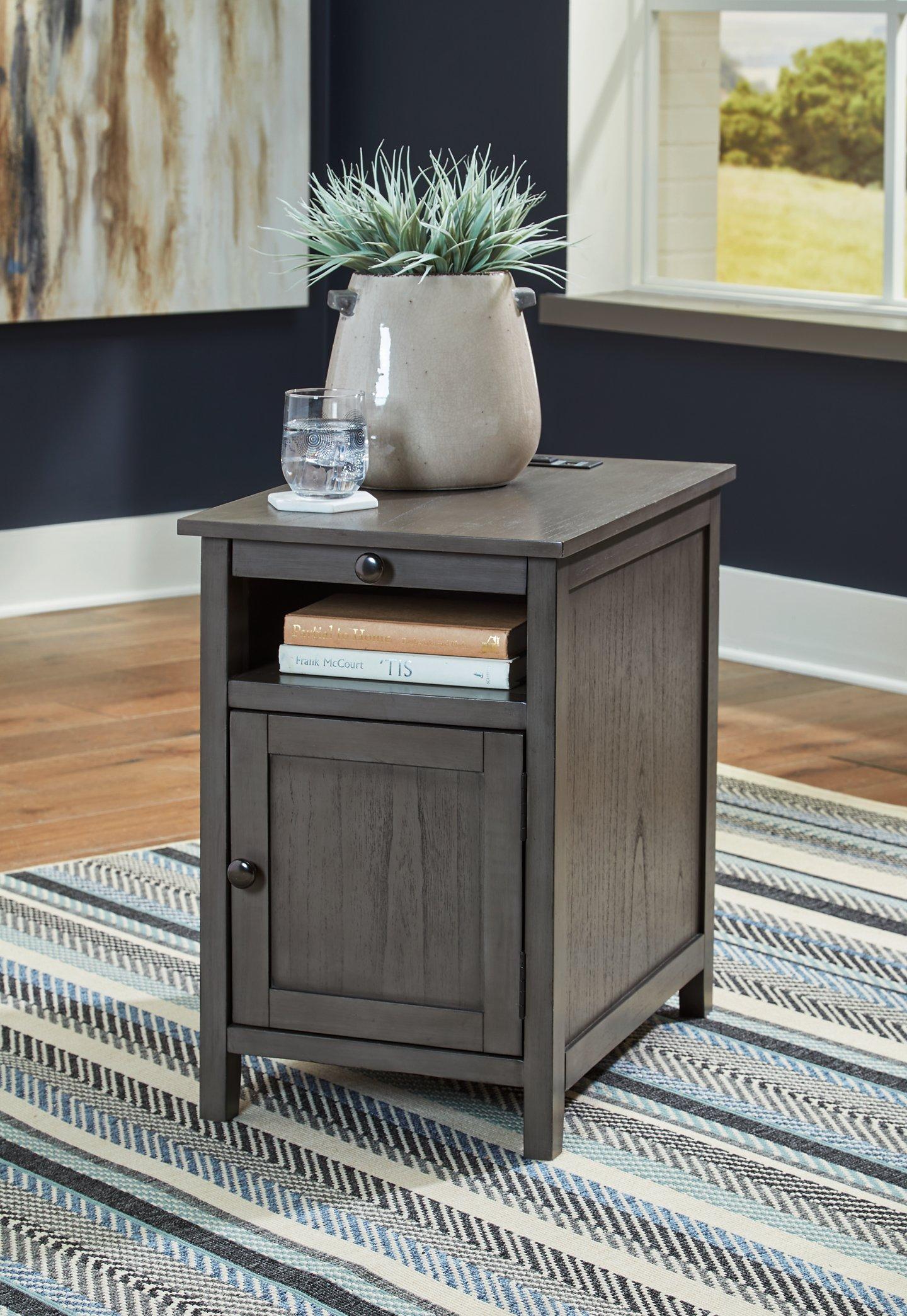 Treytown Chairside End Table - Furniture & Design Outlet (Kalamazoo,MI)