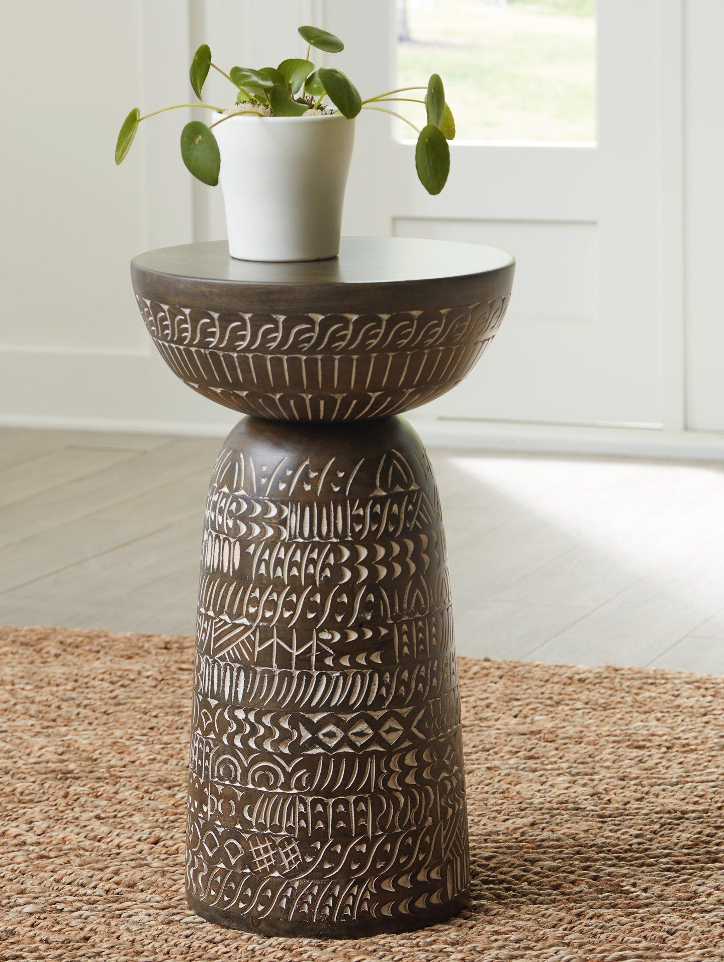 Hadcher Accent Table - Furniture & Design Outlet (Kalamazoo,MI)