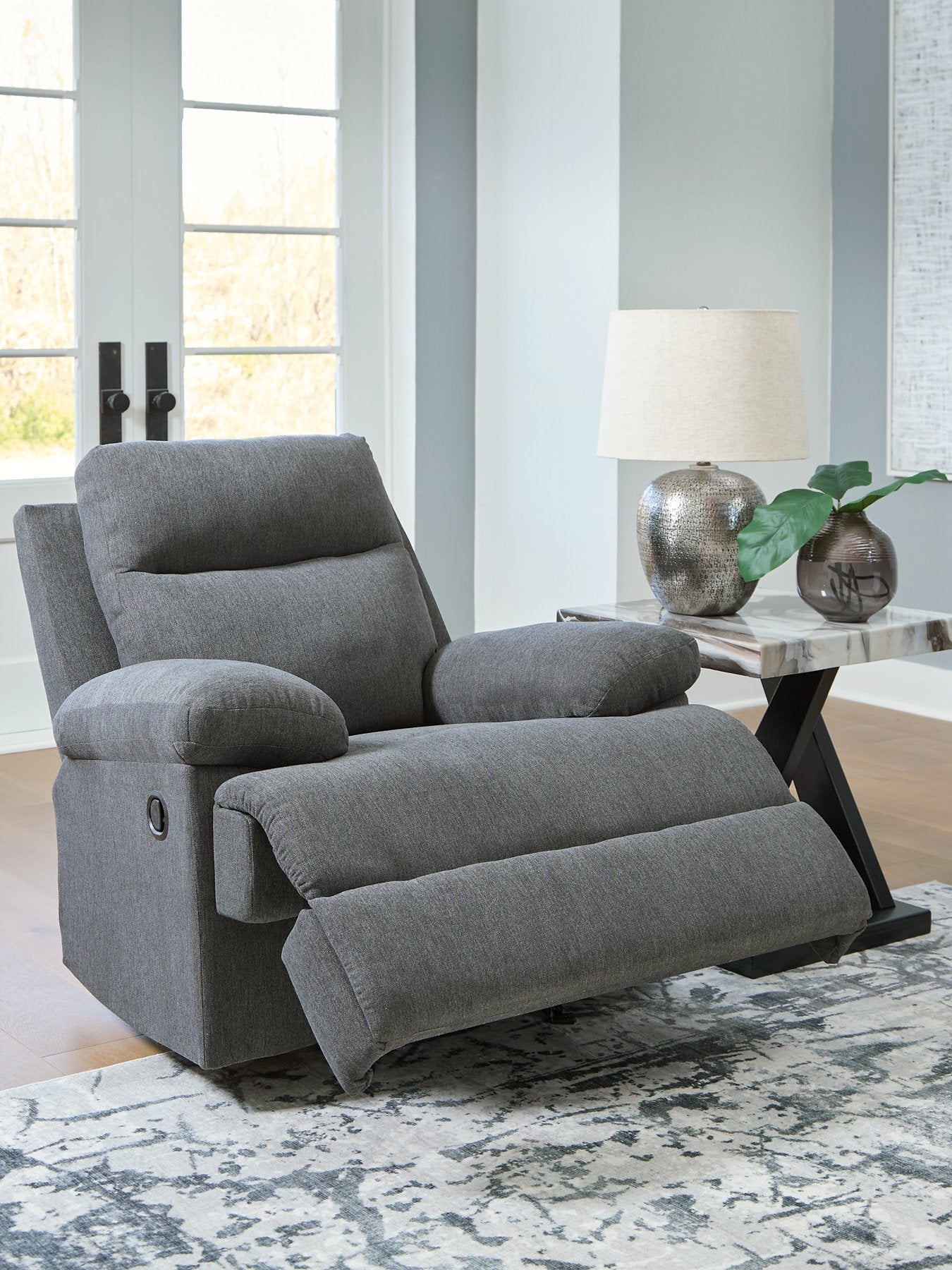Side-Swipe Recliner - Furniture & Design Outlet (Kalamazoo,MI)