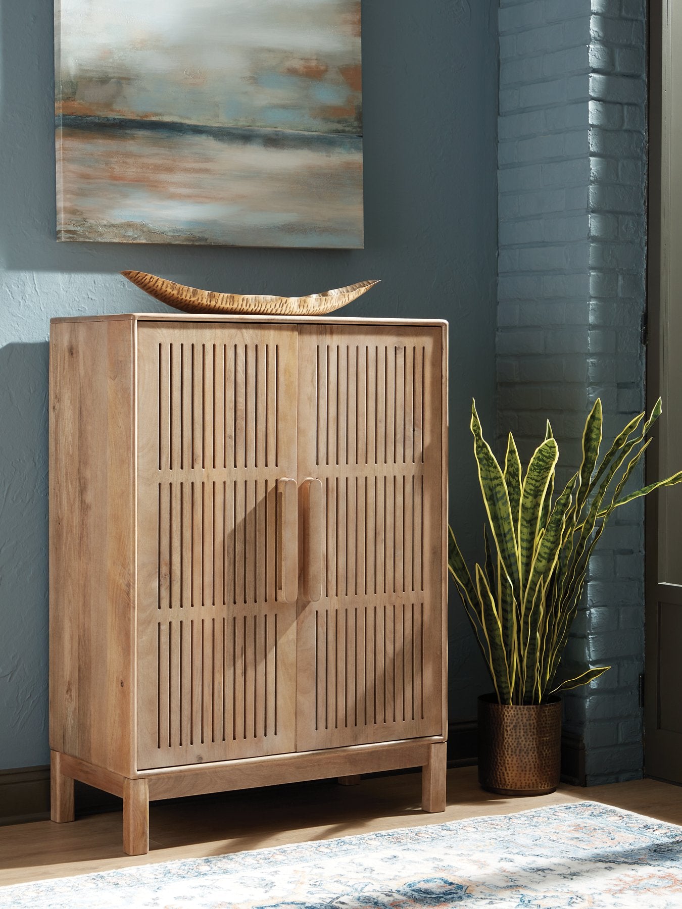 Pellamour Bar Cabinet - Furniture & Design Outlet (Kalamazoo,MI)