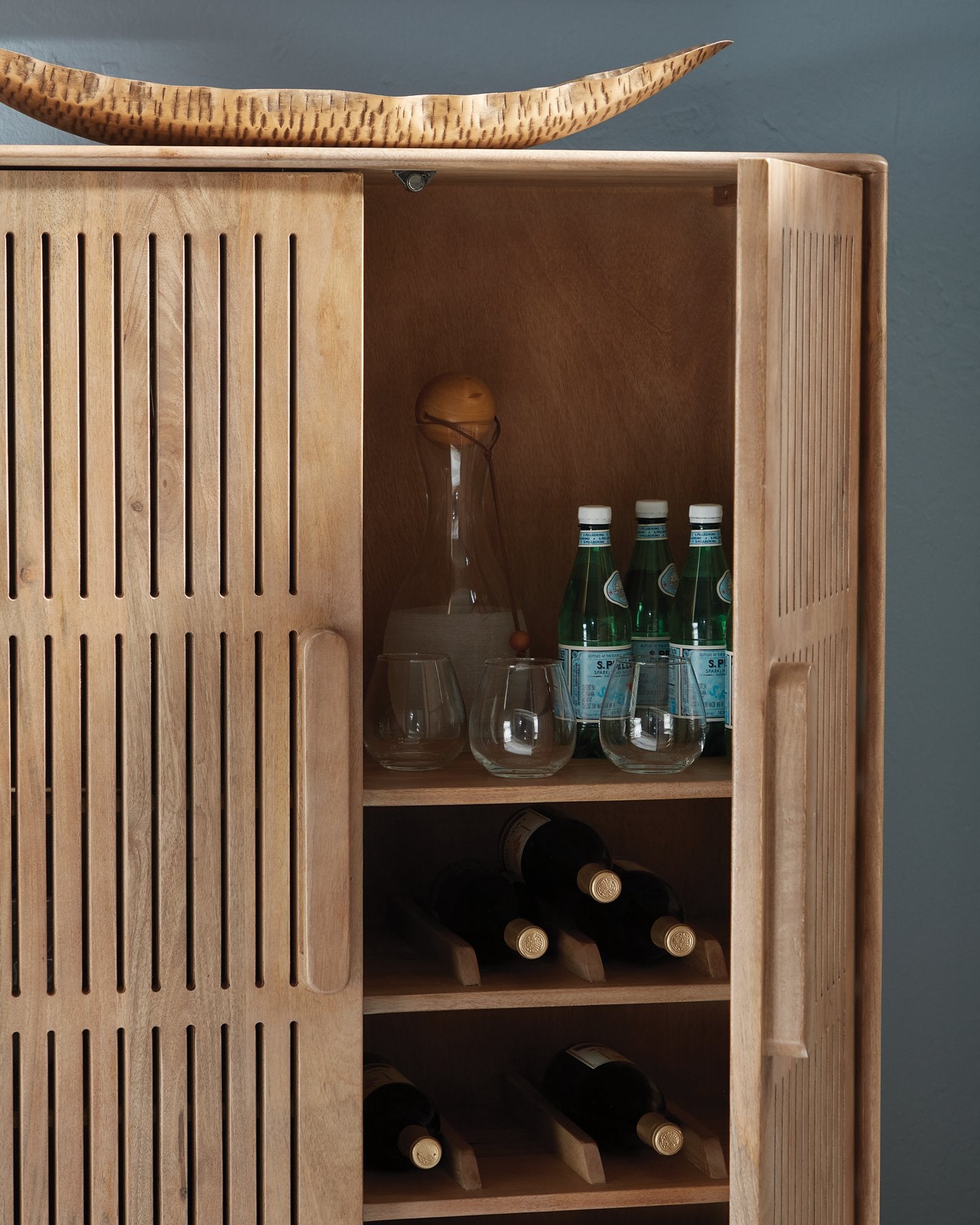 Pellamour Bar Cabinet - Furniture & Design Outlet (Kalamazoo,MI)