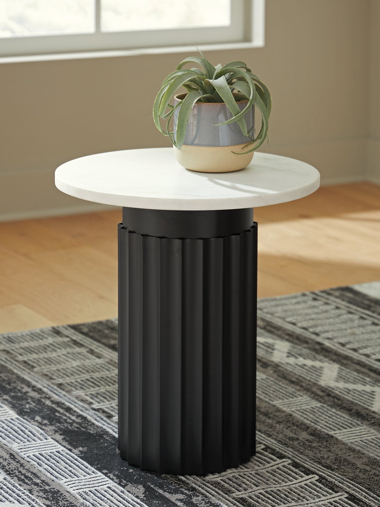 Wainstone Accent Table - Furniture & Design Outlet (Kalamazoo,MI)
