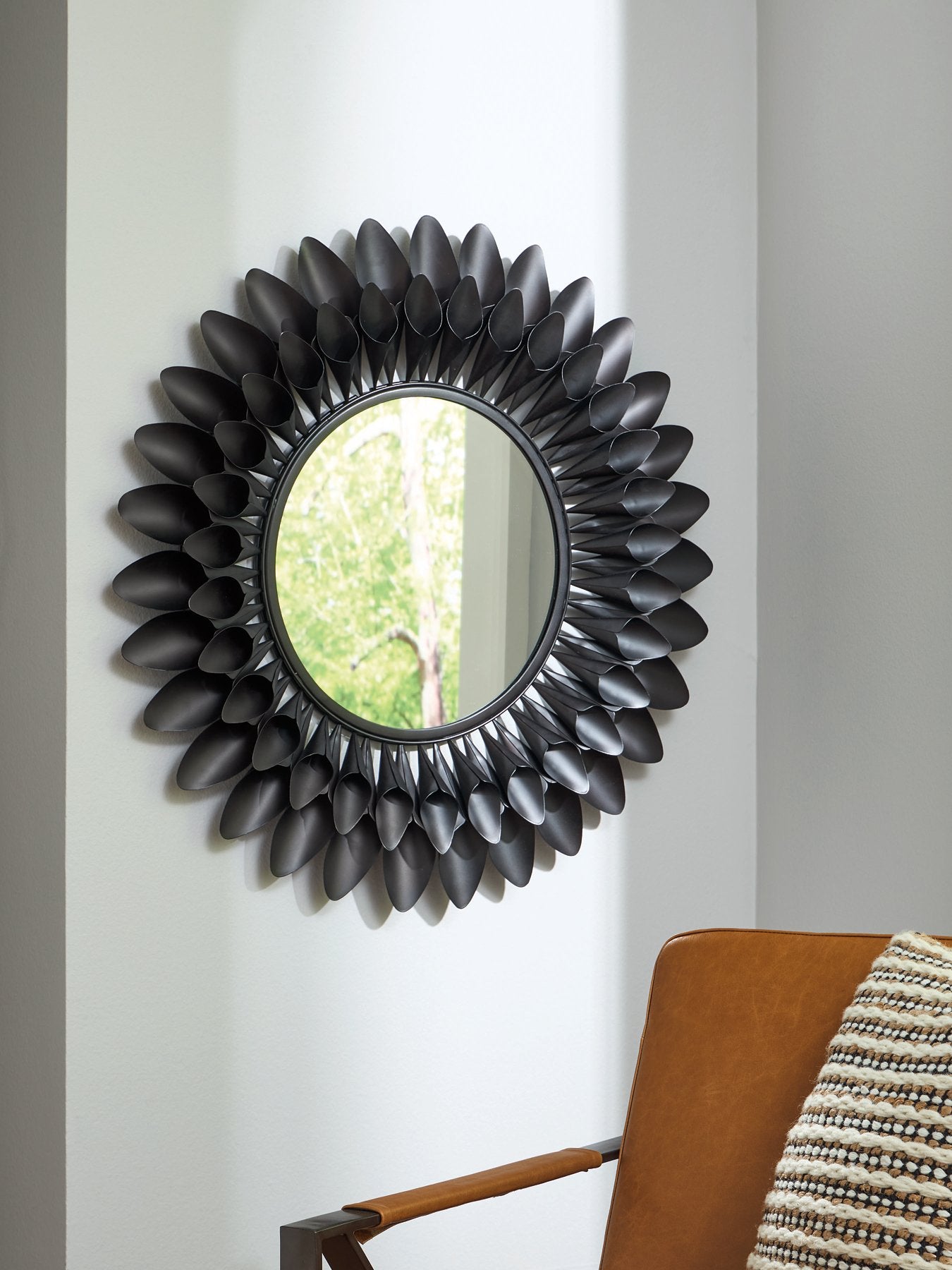 Ryenmour Accent Mirror - Furniture & Design Outlet (Kalamazoo,MI)
