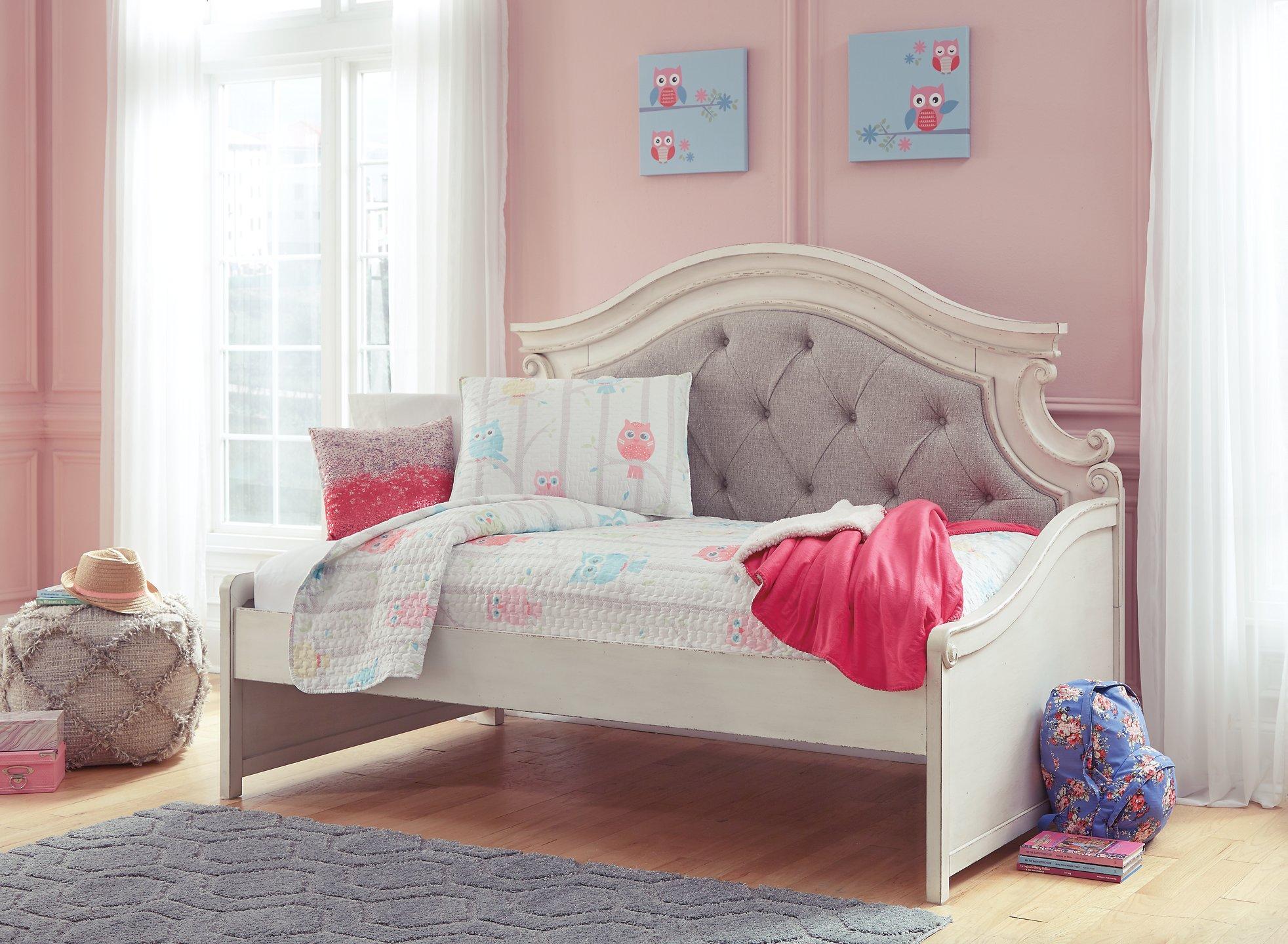 Realyn Daybed with 1 Large Storage Drawer - Furniture & Design Outlet (Kalamazoo,MI)