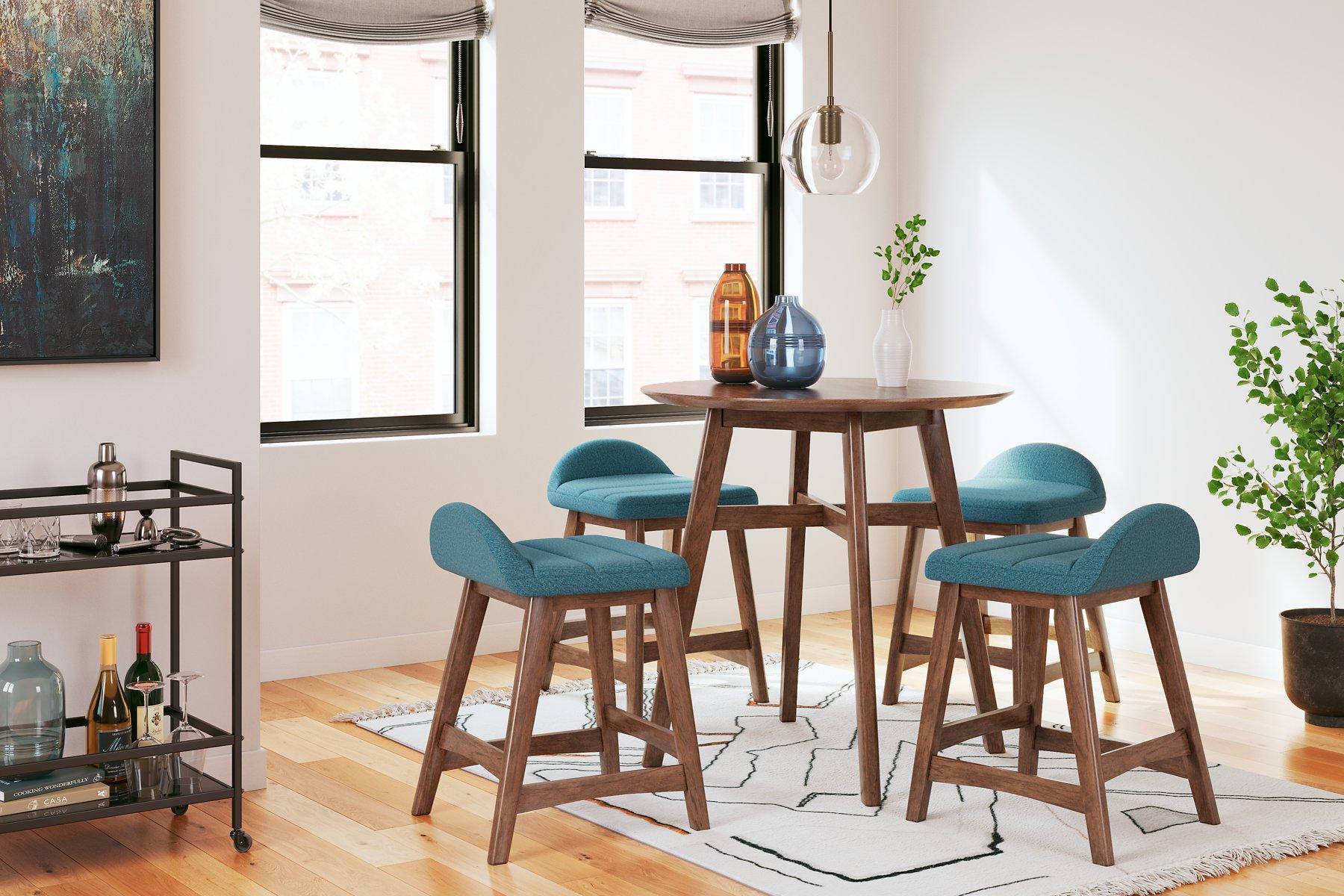Lyncott Dining Room Set - Furniture & Design Outlet (Kalamazoo,MI)