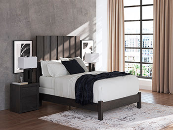 Fraluna Bed - Furniture & Design Outlet (Kalamazoo,MI)