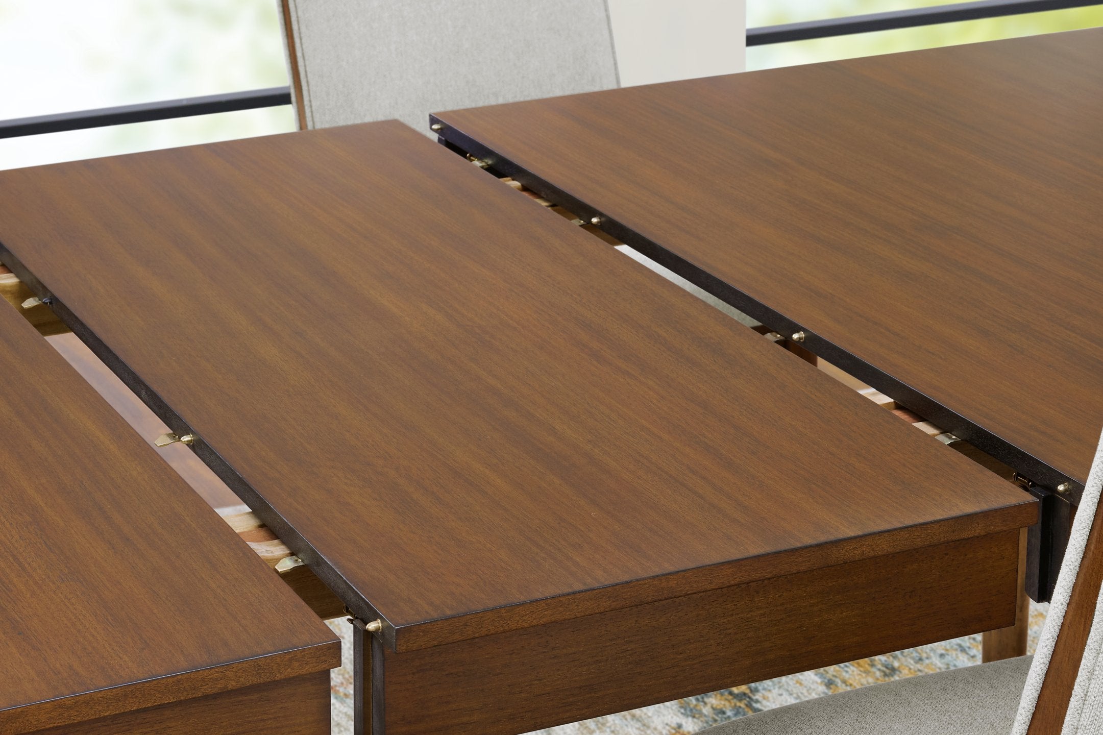 Lyncott Dining Room Set - Furniture & Design Outlet (Kalamazoo,MI)