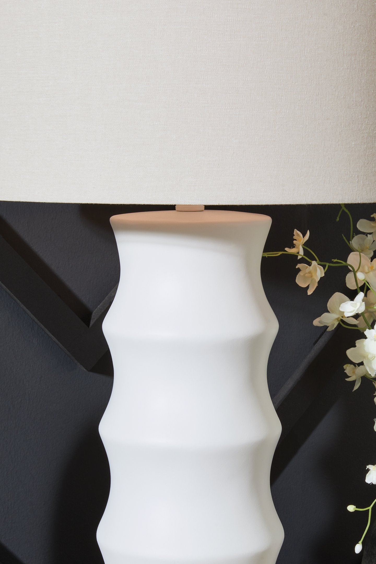 Veraleigh Table Lamp - Furniture & Design Outlet (Kalamazoo,MI)