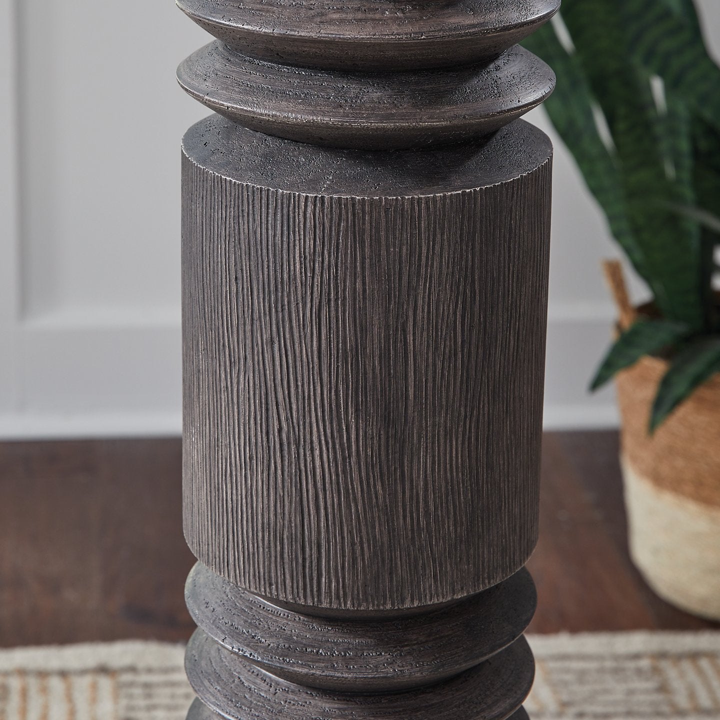 Fainwell Floor Lamp - Furniture & Design Outlet (Kalamazoo,MI)