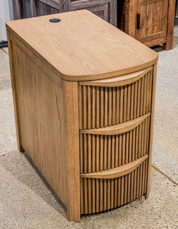 Camdill Chairside End Table - Furniture & Design Outlet (Kalamazoo,MI)