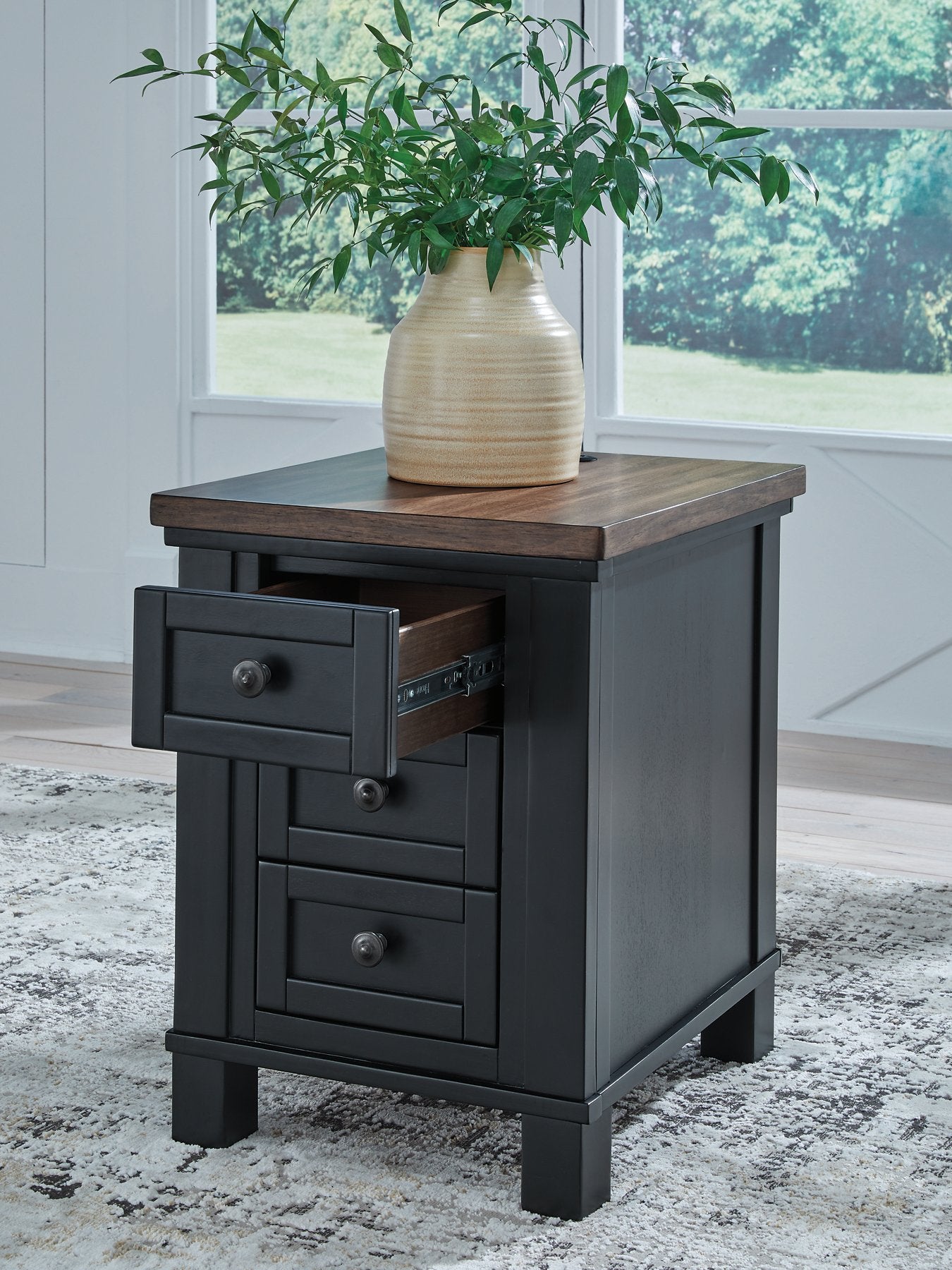 Wildenauer Chairside End Table - Furniture & Design Outlet (Kalamazoo,MI)